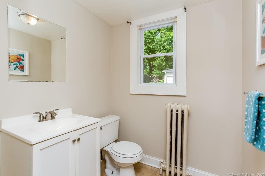 126 Palm St, Hartford CT 06112-1355 exterior