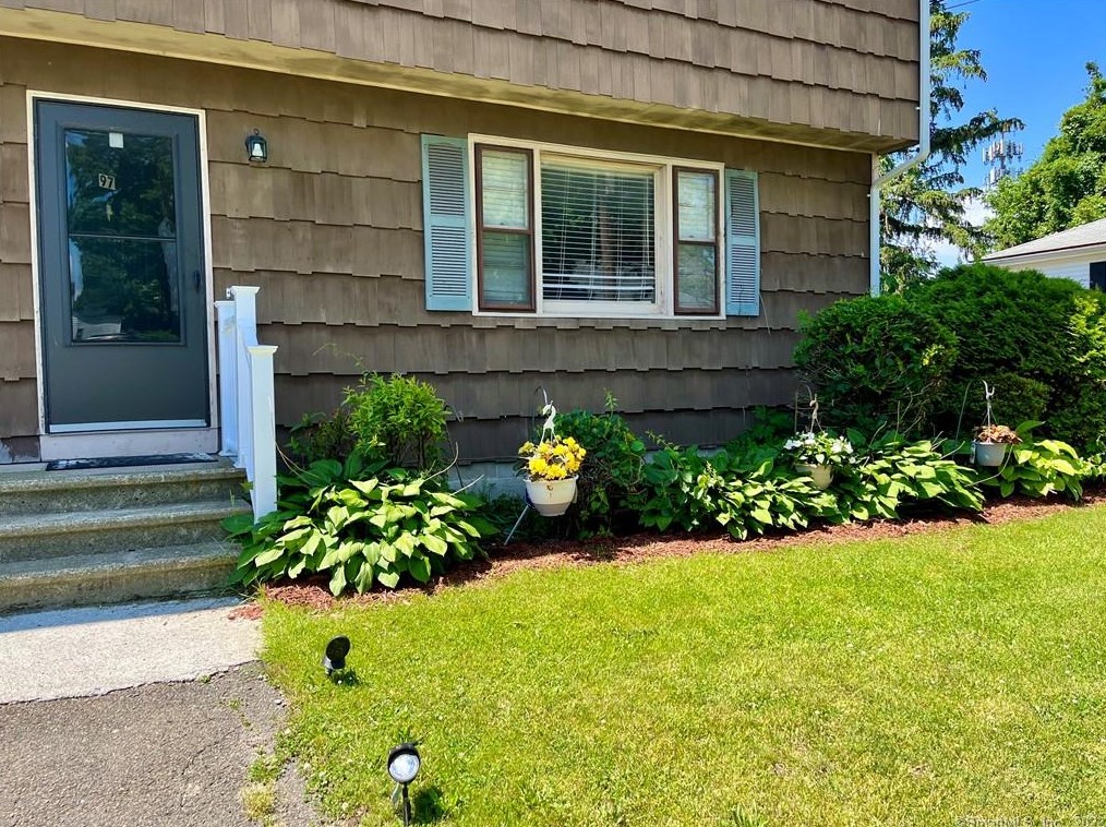 97 Mckinley Ave, Stratford, CT 06615-7222