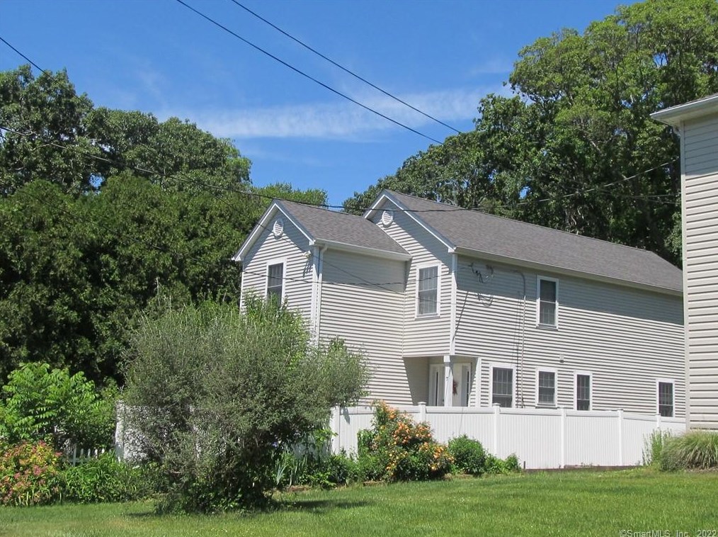 7 Park Ct, Niantic, CT 06357