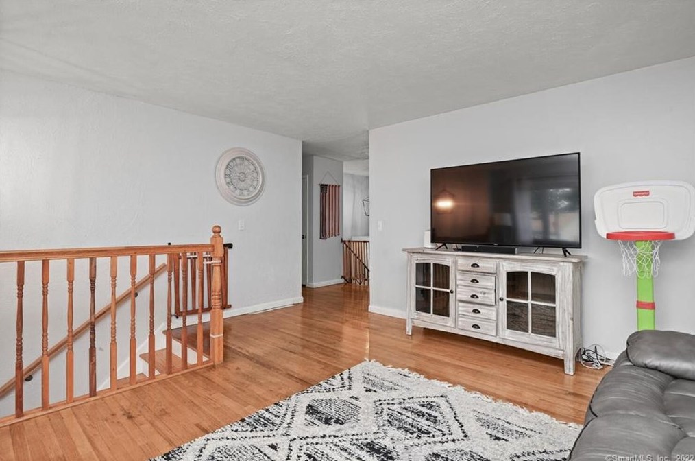 44 Sleepy Hollow Dr, Danbury, CT 06810-5361