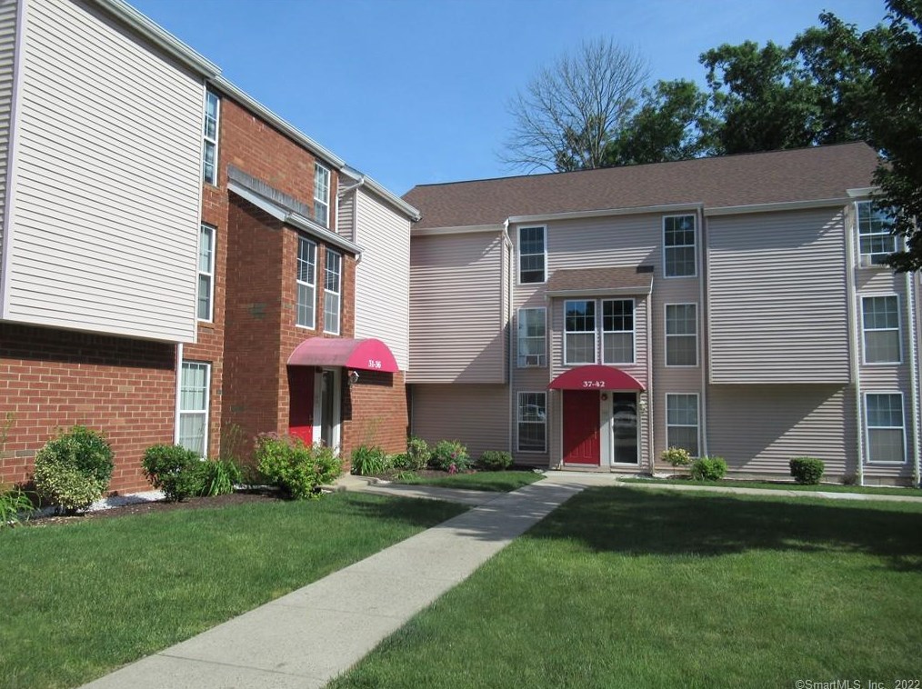 42 Heather Ridge #42, Huntington, CT 06484
