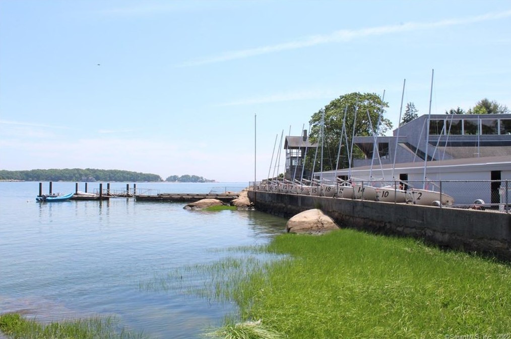 19 Westwood Rd, Branford, CT 06405