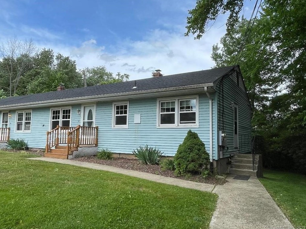 32 Linsal St, Windsor Locks, CT 06096