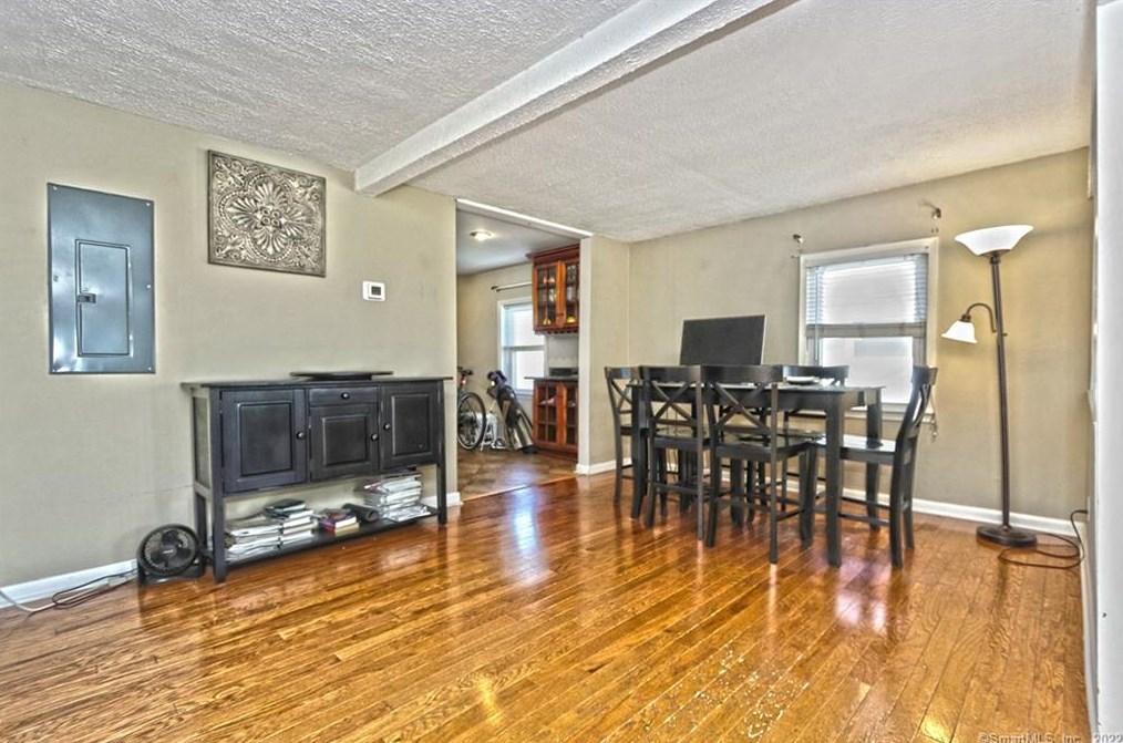 398 Ocean Ave, New Haven CT 06516-6842 exterior