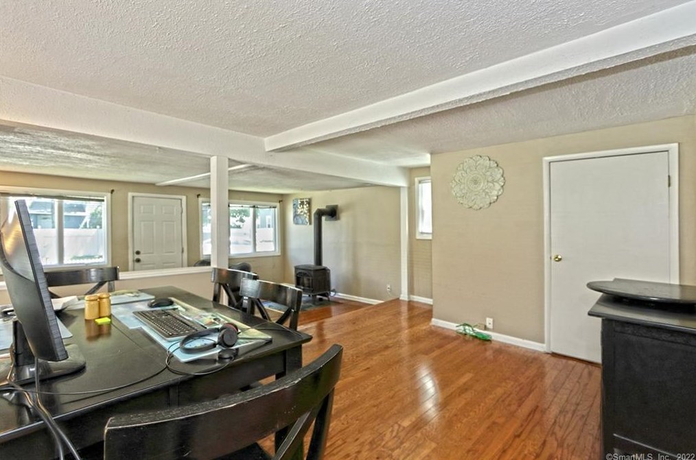 398 Ocean Ave, New Haven CT 06516-6842 exterior