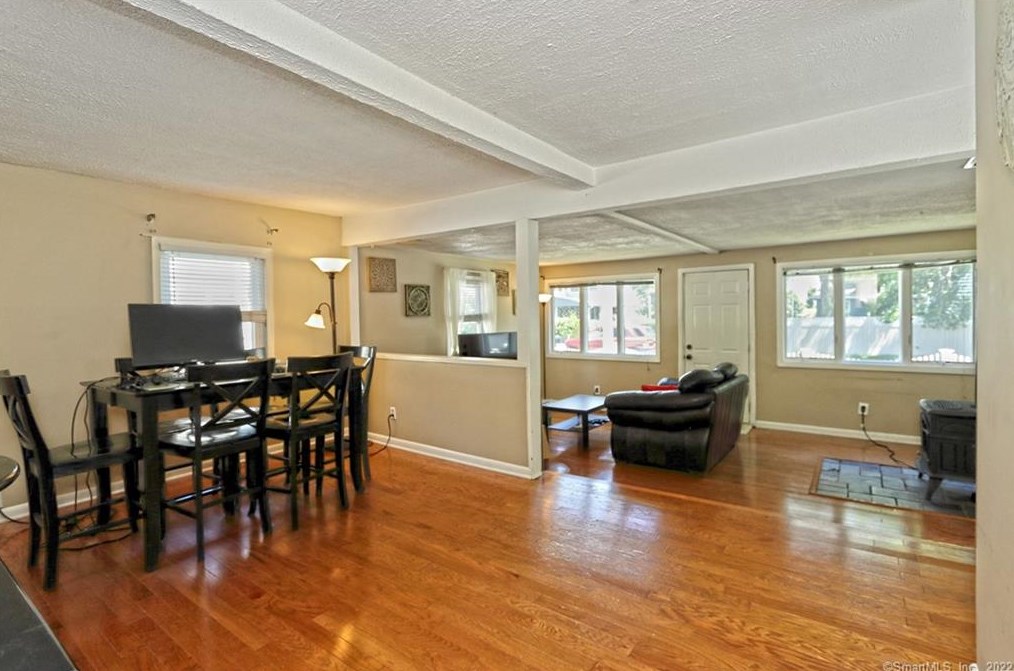 398 Ocean Ave, New Haven CT 06516-6842 exterior