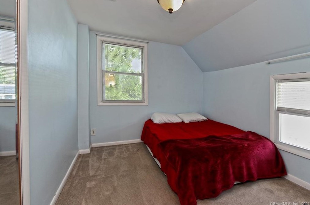 398 Ocean Ave, New Haven CT 06516-6842 exterior