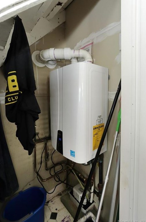 398 Ocean Ave, New Haven CT 06516-6842 exterior