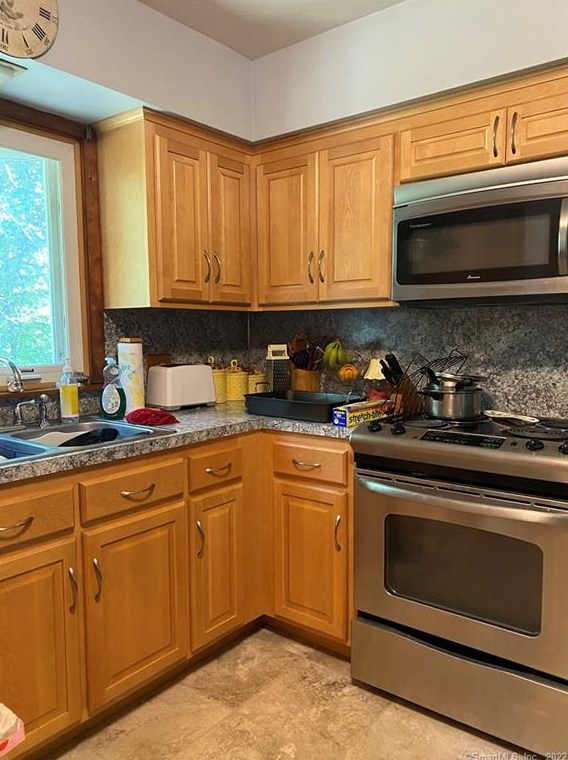 312 Mulberry St, Union City, CT 06770-3469