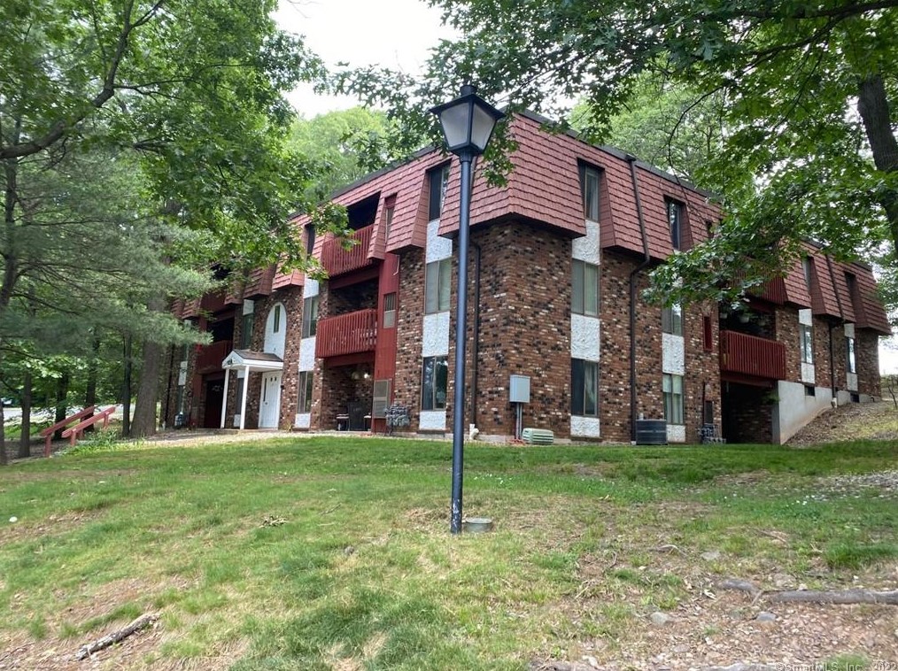 15 Woodsedge Dr #3b, Hartford, CT