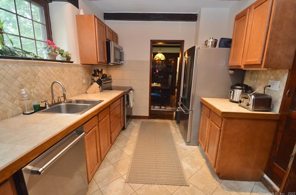 25 Howard St, New Haven CT 06513-4036 exterior