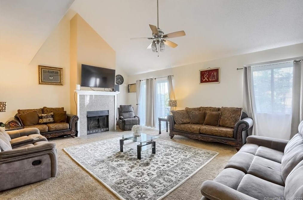 136 Pembroke Rd #14, Danbury, CT 06811