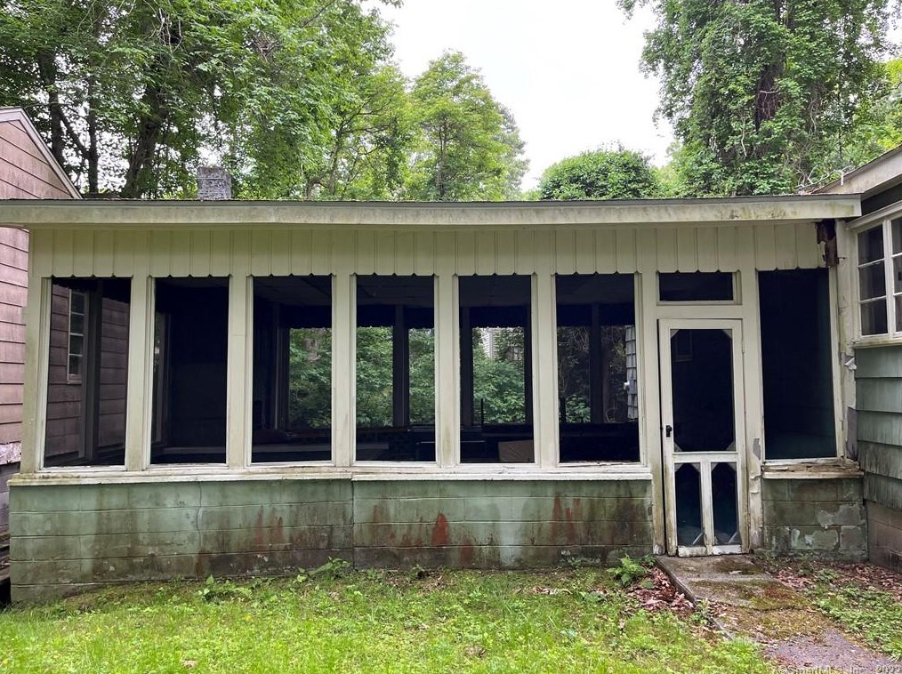 7 Foxcroft Rd, Niantic, CT 06357