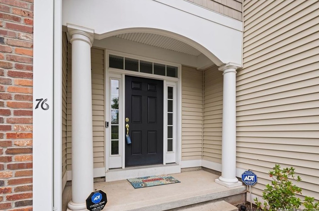 76 Park Place Cir, Hartford CT  06110-1426 exterior