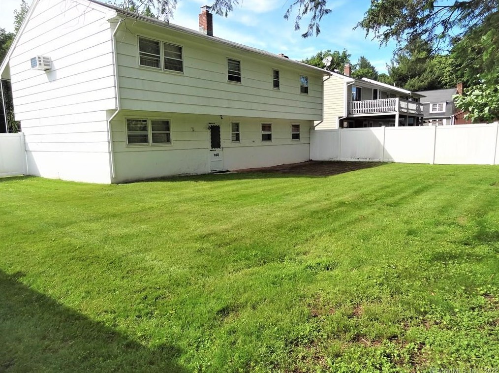 19 Flushing Ave, Fairfield, CT 06825-1416