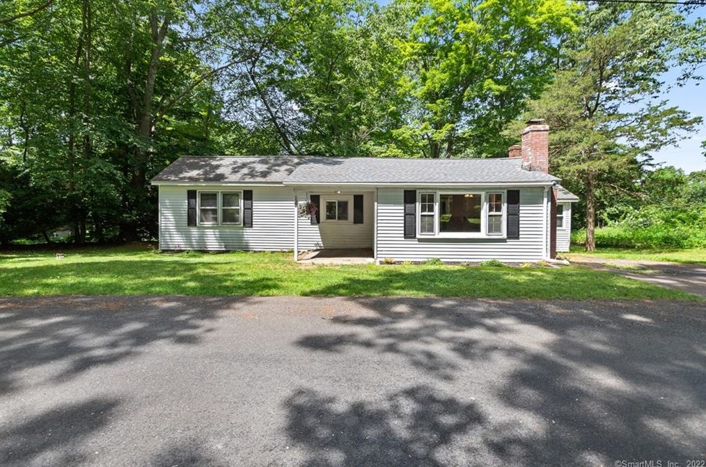 132 Shore Dr, Higganum, CT 06441
