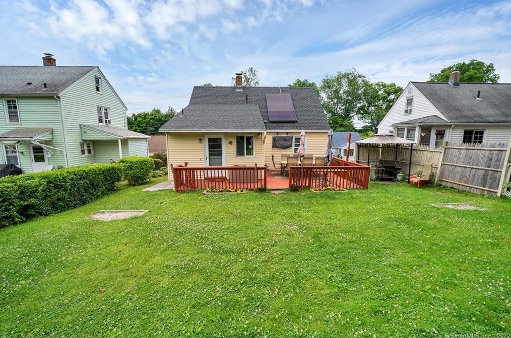 38 Douglas Ave, Waterbury CT  06708-2727 exterior