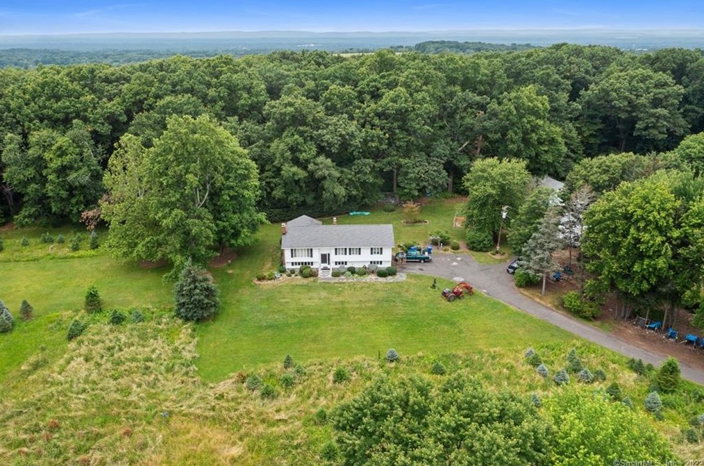 391 Niederwerfer Rd, Wapping, CT 06074