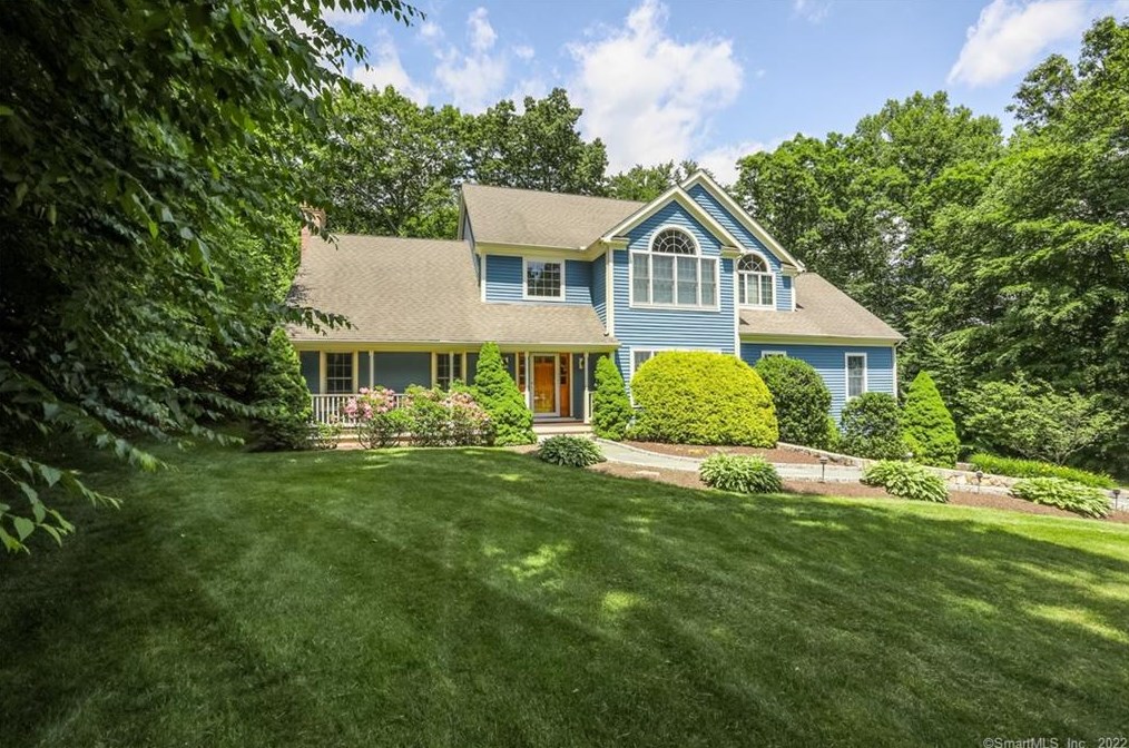 7 Somerset Ln, Sandy Hook, CT 06482