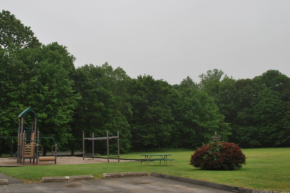 353 Green Rock, Huntington CT  06484-2809 exterior