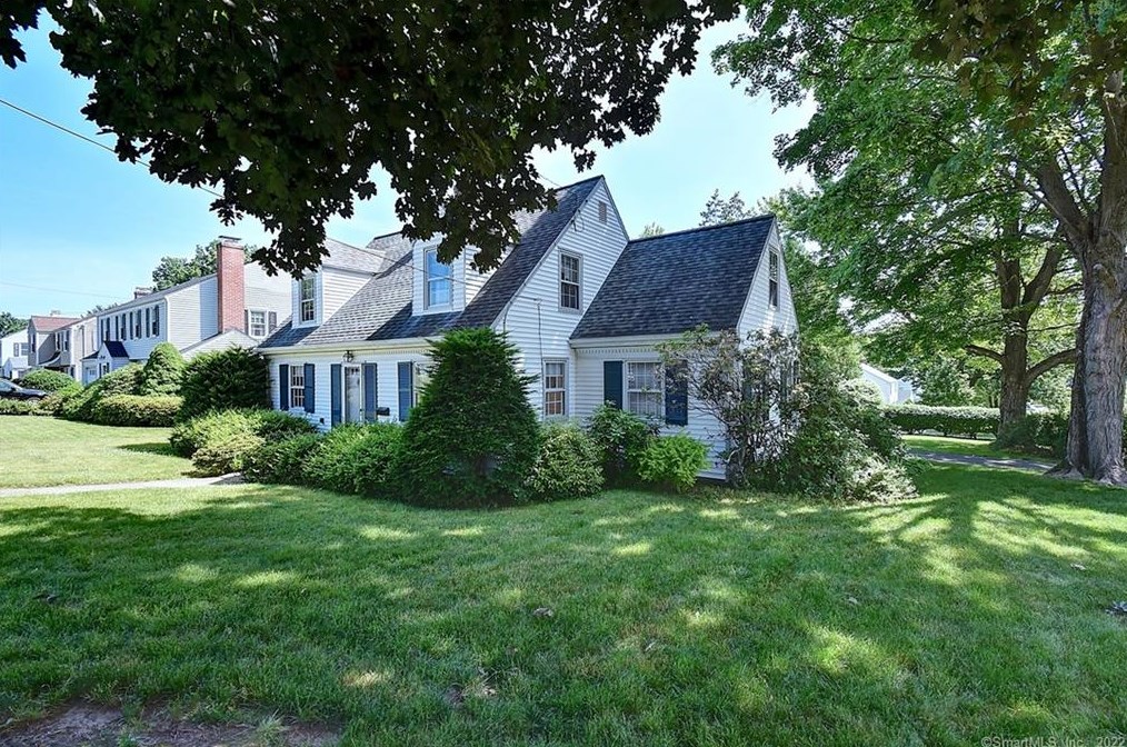 84 Greenhurst Rd, Hartford, CT 06107-3418