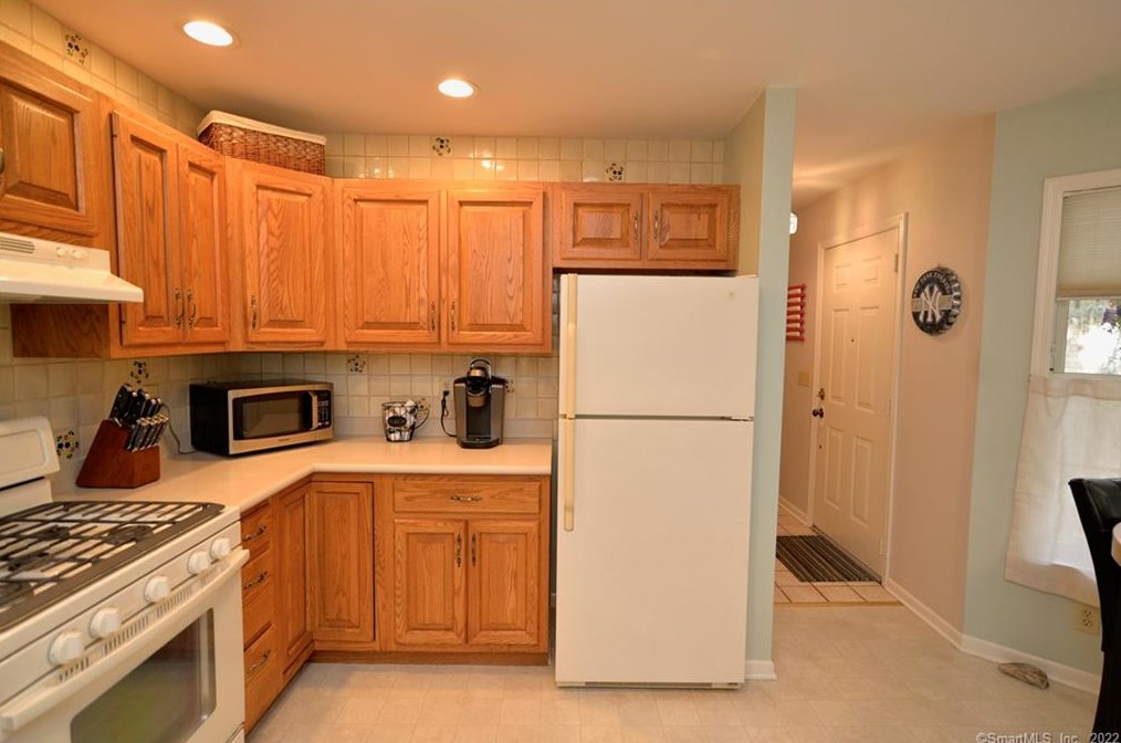 20 Kensington Rd #20, Upper Stepney, CT 06468
