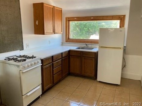 66 Spring St #3, Chestnut Hill, CT 06226
