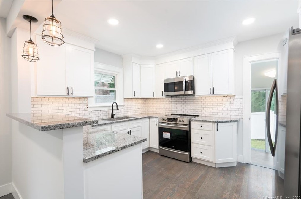 260 Morro St, Watertown, CT 06779-1920