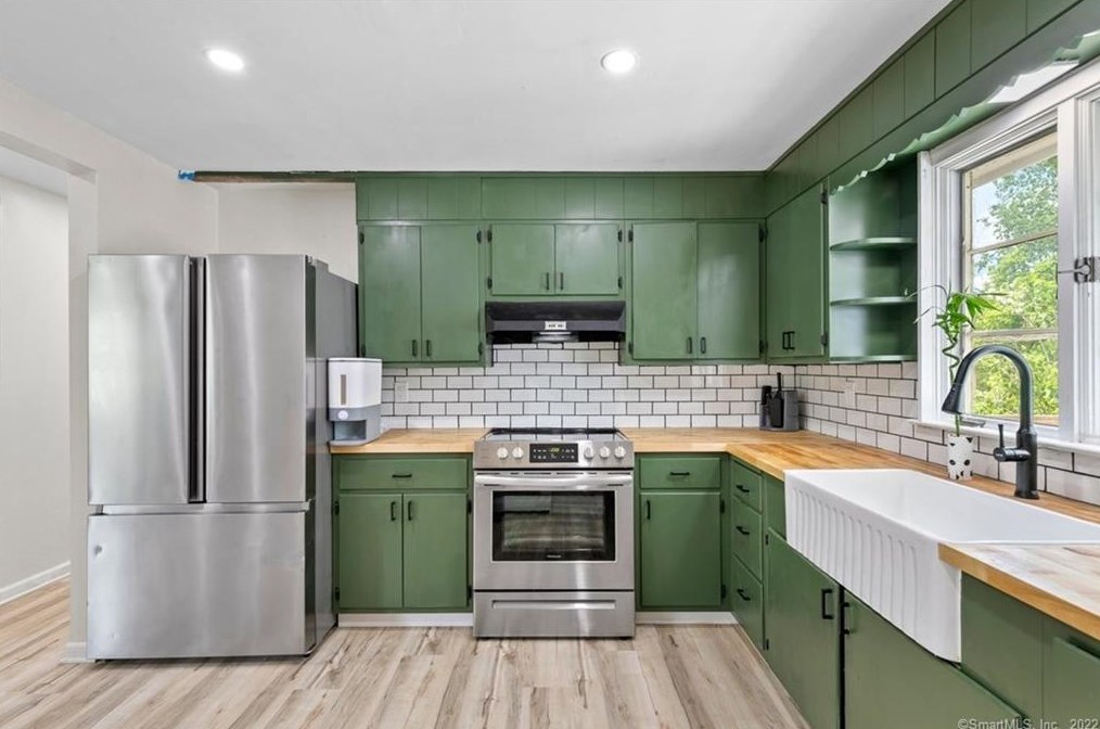 64 Parkview St, Meriden CT  06451-5235 exterior