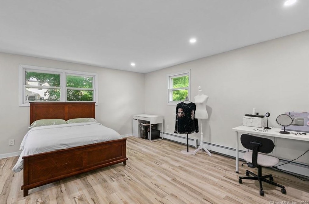 64 Parkview St, Meriden CT  06451-5235 exterior