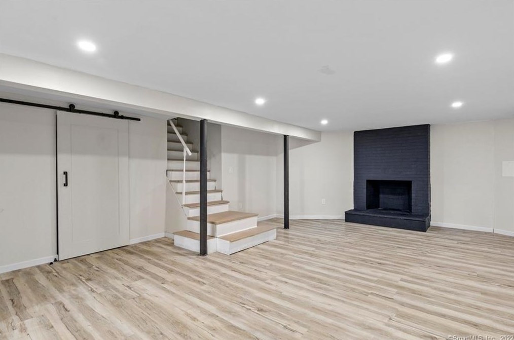 64 Parkview St, Meriden CT  06451-5235 exterior