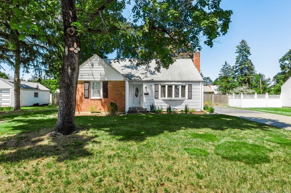 4 Wildwood Rd, Cromwell, CT 06416-1608