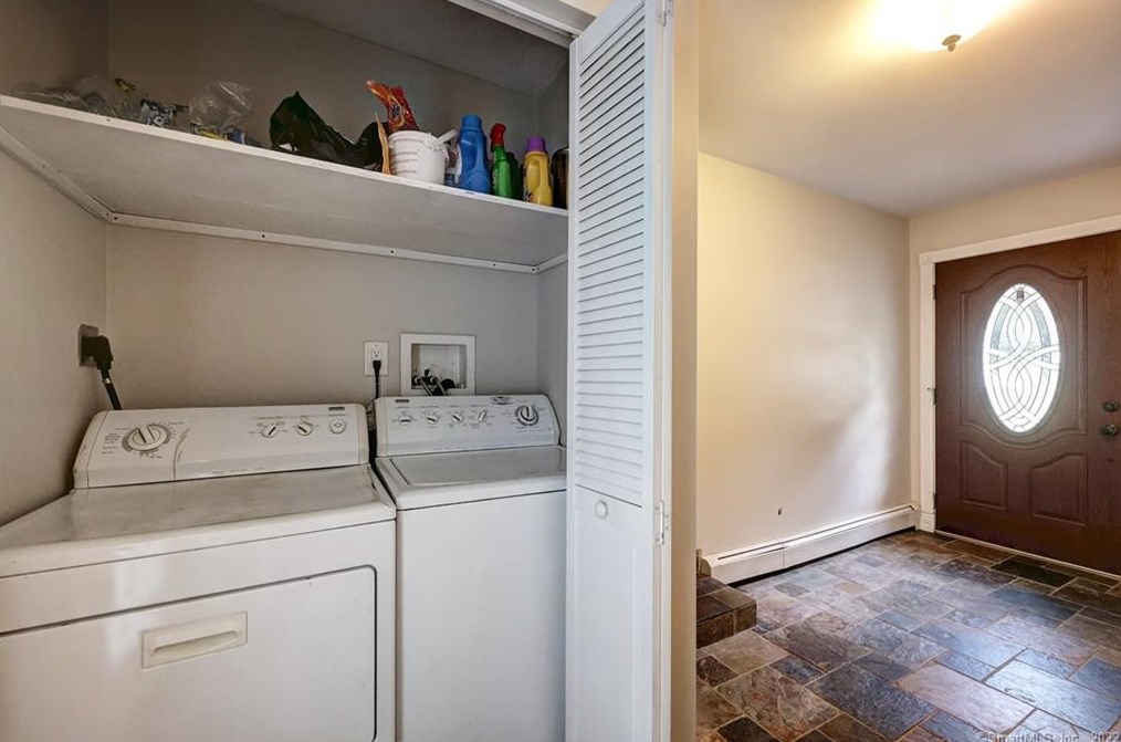 37 Acorn Hl Rd, New Haven CT 06525-1019 exterior