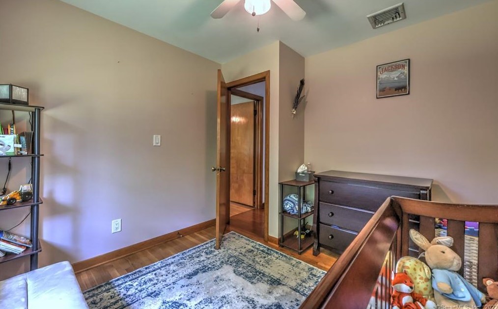 37 Acorn Hl Rd, New Haven CT 06525-1019 exterior