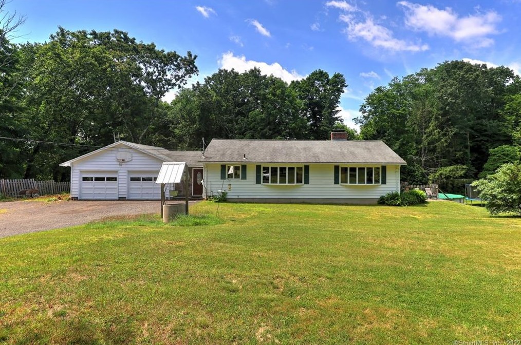 37 Acorn Hl Rd, New Haven CT 06525-1019 exterior