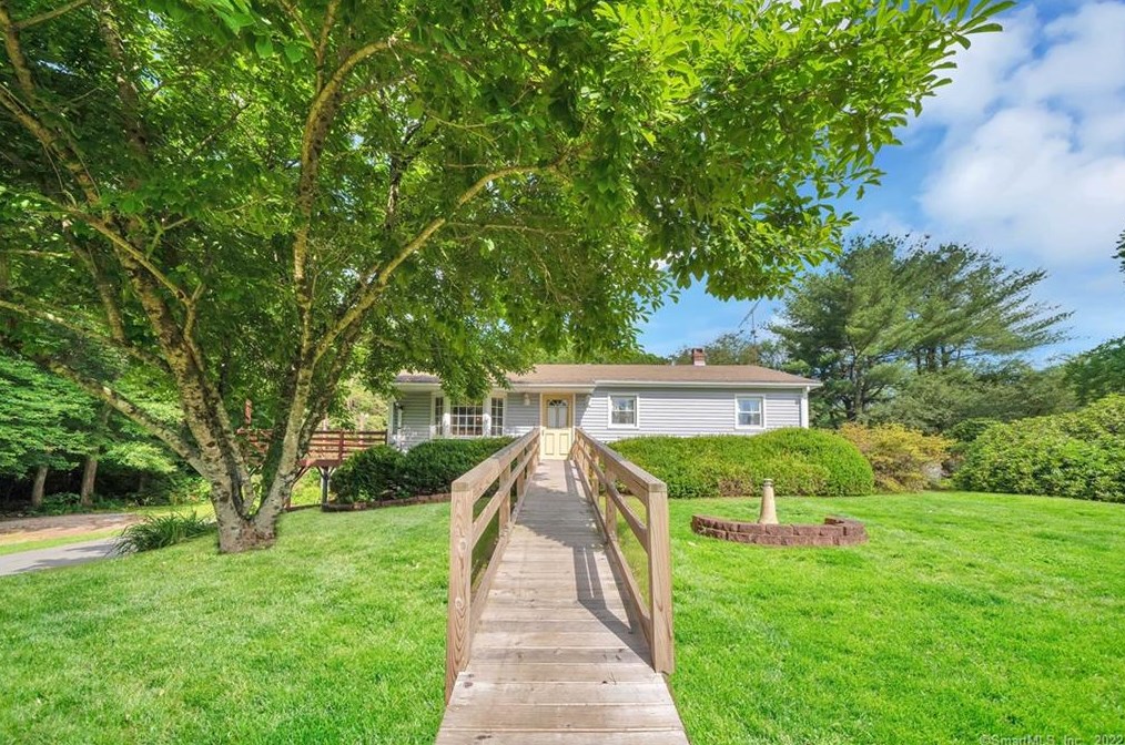 275 Fitch Hill Rd, Uncasville, CT 06382