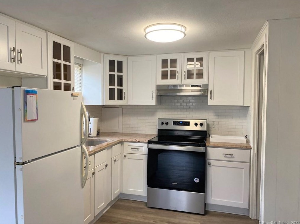 3 Lanphiers Cove Rd #b, Branford, CT 06405