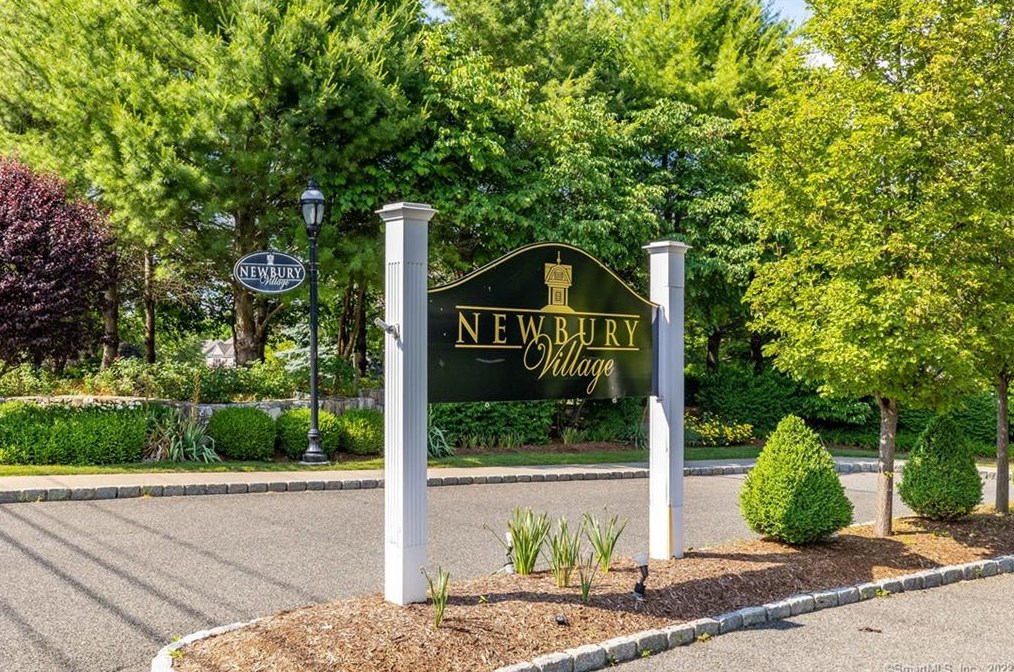 213 Still Water Cir #213, Brookfield Center, CT 06804