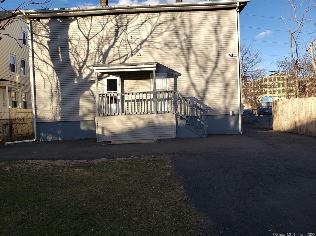 66 Crescent Pl, Bridgeport, CT 06608