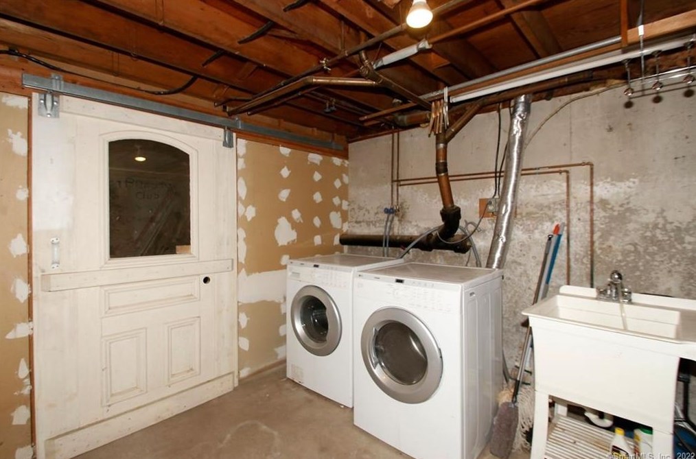 168 Hill Rd, Collinsville CT  06019-2242 exterior