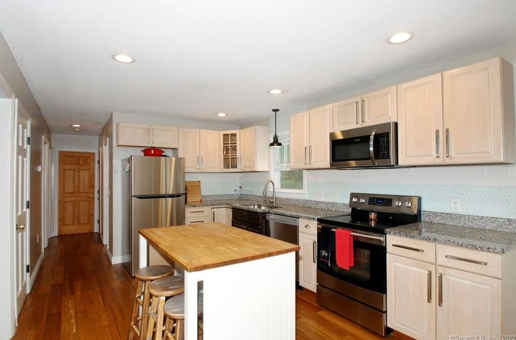 168 Hill Rd, Collinsville CT  06019-2242 exterior