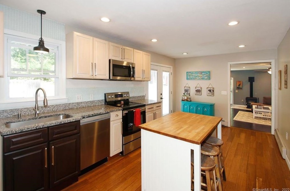 168 Hill Rd, Collinsville CT  06019-2242 exterior