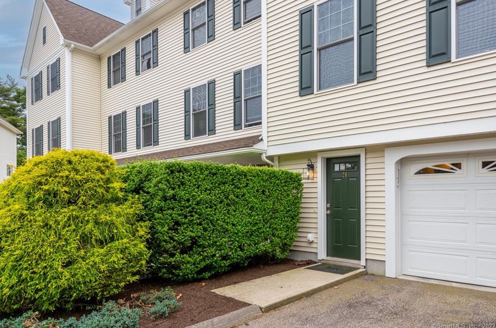 3 Mitchell St, Pawcatuck, CT 06379-2181