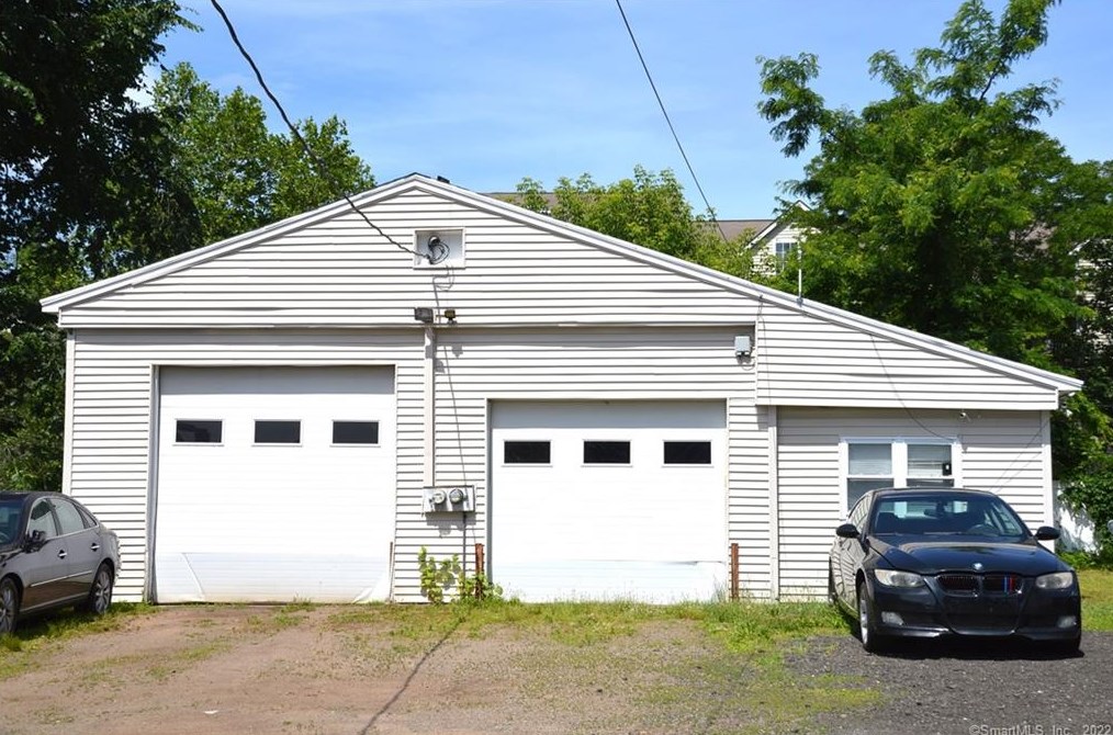 4 Philip Pl, North Haven, CT 06473