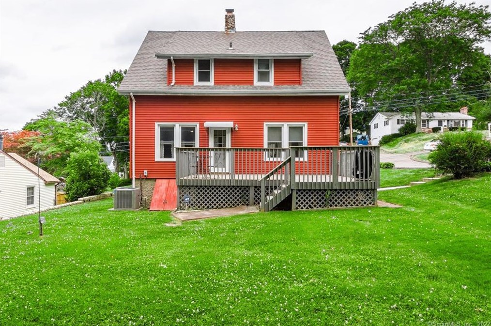 53 Parkview St, Meriden, CT 06451-5232