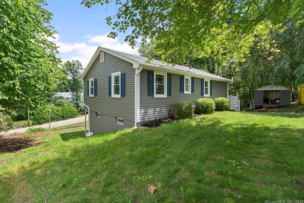 99 Oxoboxo Cross Rd, Chesterfield CT  06370-1034 exterior