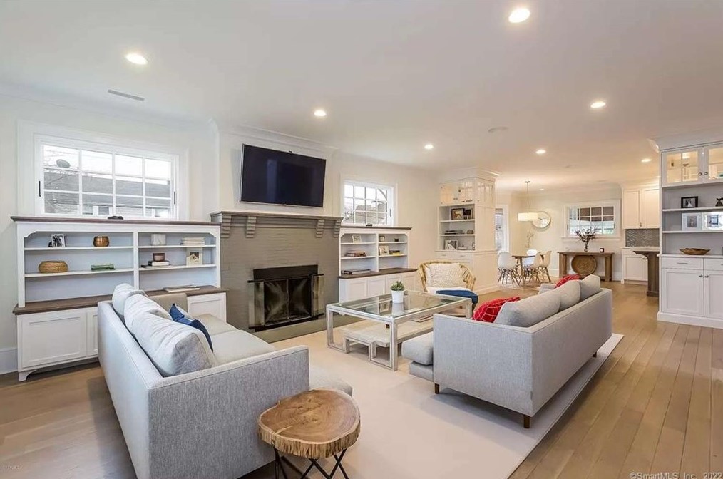 39 Edgewater Dr, Old Greenwich, CT 06870-1907