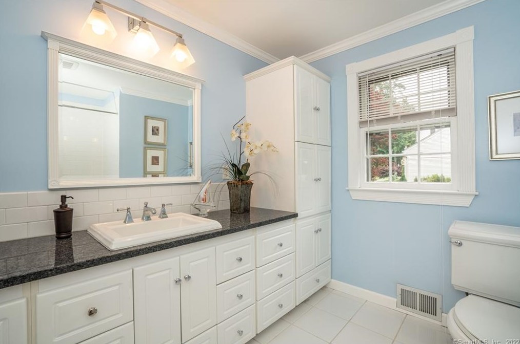 85 Brainard Rd, Hartford CT 06114-1601 exterior