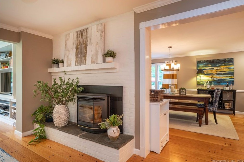 85 Brainard Rd, Hartford CT 06114-1601 exterior