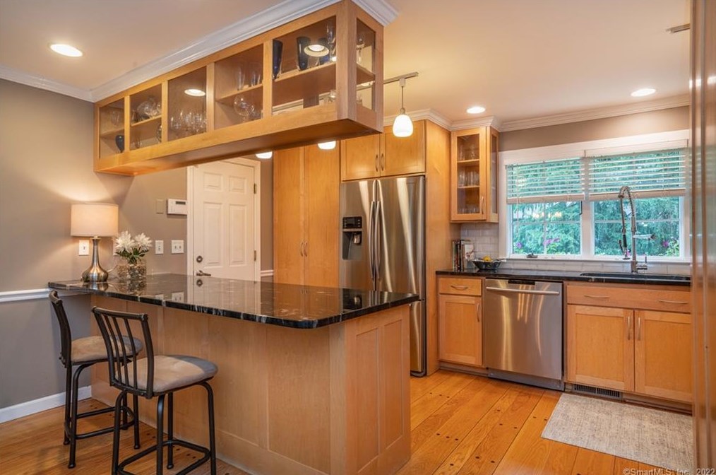 85 Brainard Rd, Hartford CT 06114-1601 exterior